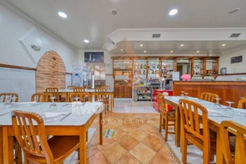 Café/Restaurante Totalmente Equipado – Pronto a Entrar | Trespasse