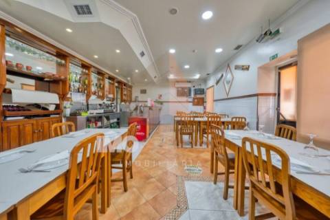 Café/Restaurante Totalmente Equipado – Pronto a Entrar | Trespasse