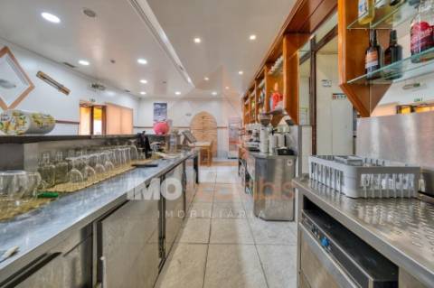 Café/Restaurante Totalmente Equipado – Pronto a Entrar | Trespasse