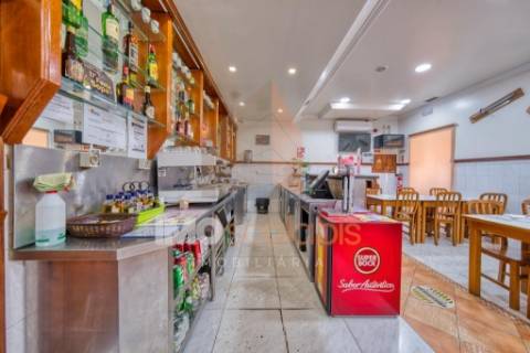 Café/Restaurante Totalmente Equipado – Pronto a Entrar | Trespasse