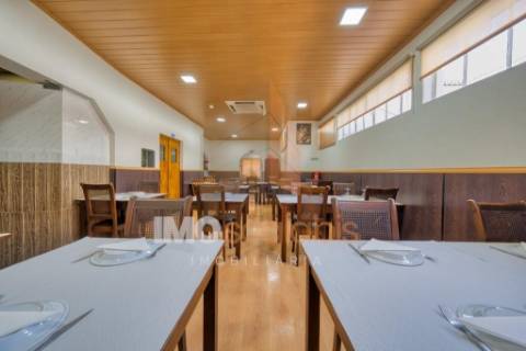 Café/Restaurante Totalmente Equipado – Pronto a Entrar | Trespasse