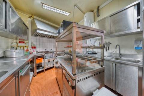 Café/Restaurante Totalmente Equipado – Pronto a Entrar | Trespasse