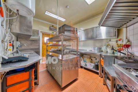 Café/Restaurante Totalmente Equipado – Pronto a Entrar | Trespasse