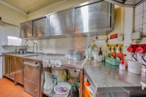 Café/Restaurante Totalmente Equipado – Pronto a Entrar | Trespasse