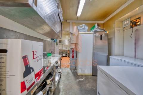 Café/Restaurante Totalmente Equipado – Pronto a Entrar | Trespasse