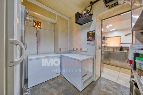 Café/Restaurante Totalmente Equipado – Pronto a Entrar | Trespasse