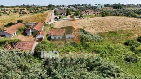 Moradia Térrea em Ruína Parcial c/ Terreno — Excelente Oportunidade a 2 km da A15 