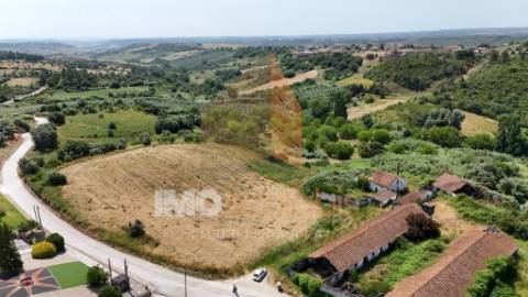 Moradia Térrea em Ruína Parcial c/ Terreno — Excelente Oportunidade a 2 km da A15 