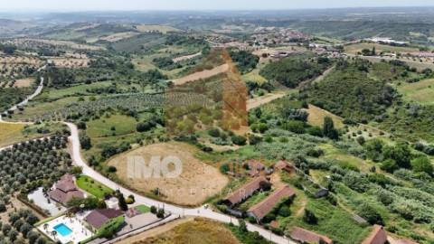 Moradia Térrea em Ruína Parcial c/ Terreno — Excelente Oportunidade a 2 km da A15 