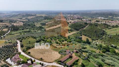 Moradia Térrea em Ruína Parcial c/ Terreno — Excelente Oportunidade a 2 km da A15 