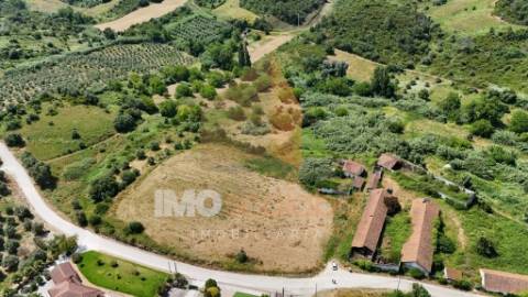 Moradia Térrea em Ruína Parcial c/ Terreno — Excelente Oportunidade a 2 km da A15 