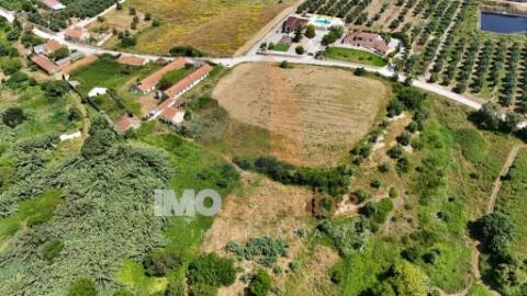 Moradia Térrea em Ruína Parcial c/ Terreno — Excelente Oportunidade a 2 km da A15 