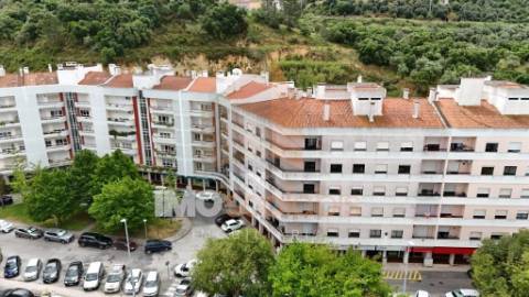 T2 com Varanda, Arrecadação e Excelente Exposição Solar - Santarém