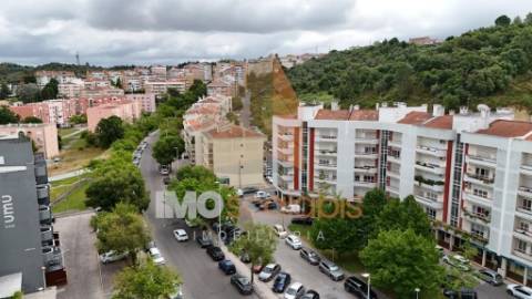 T2 com Varanda, Arrecadação e Excelente Exposição Solar - Santarém