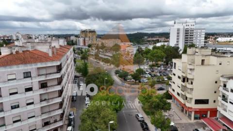 T2 com Varanda, Arrecadação e Excelente Exposição Solar - Santarém