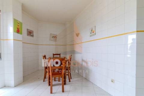 T2 com Varanda, Arrecadação e Excelente Exposição Solar - Santarém