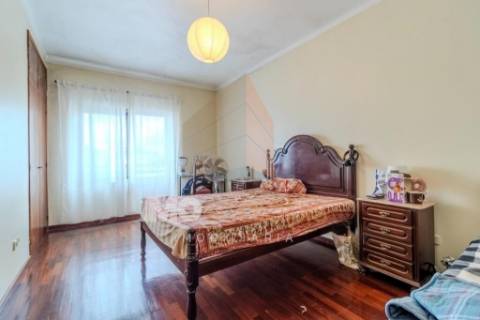 T2 com Varanda, Arrecadação e Excelente Exposição Solar - Santarém