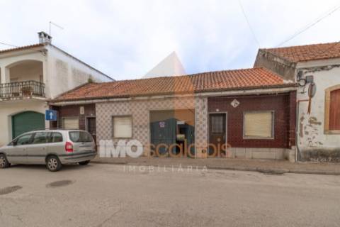 Moradias para Reabilitação Total em Almeirim – Oportunidade de Investimento