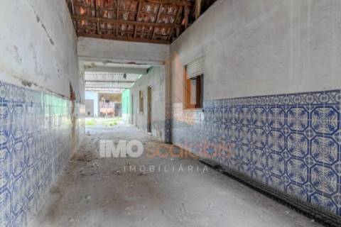 Moradias para Reabilitação Total em Almeirim – Oportunidade de Investimento