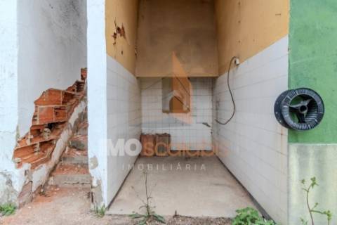 Moradias para Reabilitação Total em Almeirim – Oportunidade de Investimento