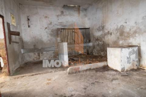 Moradias para Reabilitação Total em Almeirim – Oportunidade de Investimento