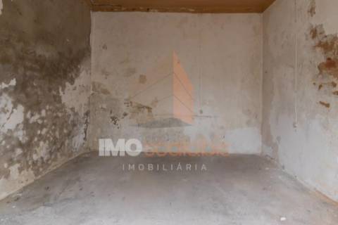 Moradias para Reabilitação Total em Almeirim – Oportunidade de Investimento