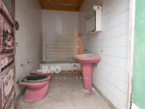 Moradias para Reabilitação Total em Almeirim – Oportunidade de Investimento