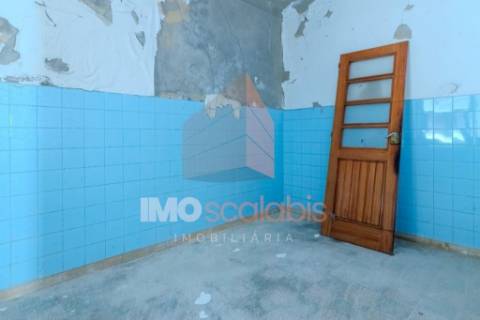 Moradias para Reabilitação Total em Almeirim – Oportunidade de Investimento