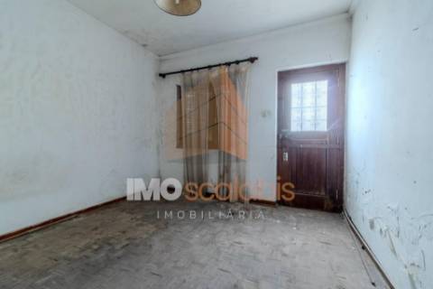 Moradias para Reabilitação Total em Almeirim – Oportunidade de Investimento