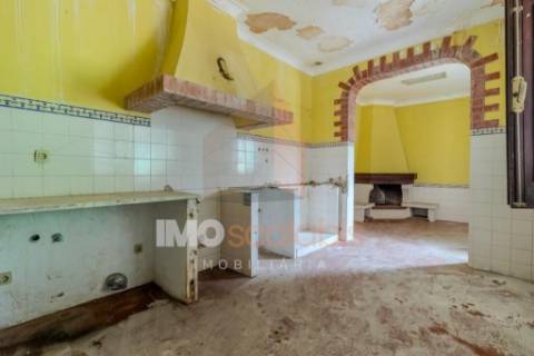 Moradias para Reabilitação Total em Almeirim – Oportunidade de Investimento