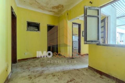 Moradias para Reabilitação Total em Almeirim – Oportunidade de Investimento