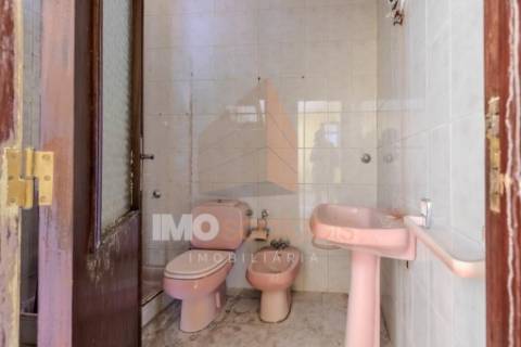 Moradias para Reabilitação Total em Almeirim – Oportunidade de Investimento