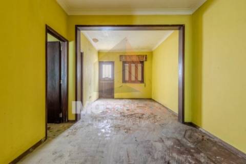 Moradias para Reabilitação Total em Almeirim – Oportunidade de Investimento