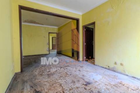 Moradias para Reabilitação Total em Almeirim – Oportunidade de Investimento