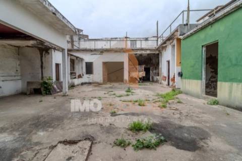 Moradias para Reabilitação Total em Almeirim – Oportunidade de Investimento