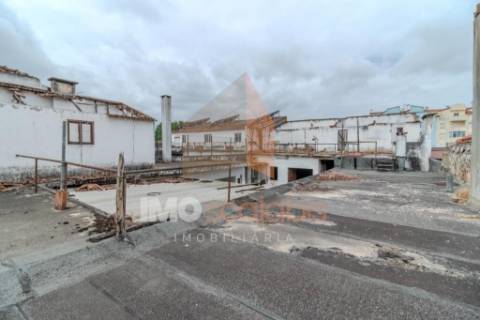 Moradias para Reabilitação Total em Almeirim – Oportunidade de Investimento