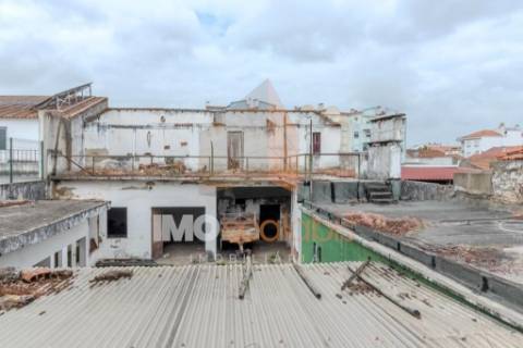 Moradias para Reabilitação Total em Almeirim – Oportunidade de Investimento