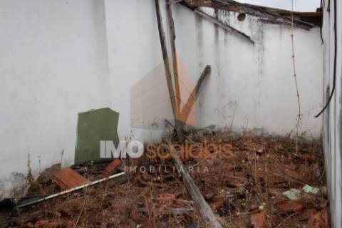 Moradias para Reabilitação Total em Almeirim – Oportunidade de Investimento