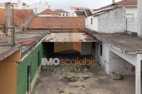 Moradias para Reabilitação Total em Almeirim – Oportunidade de Investimento