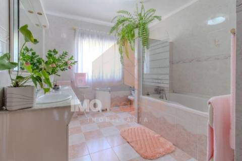 Moradia T5 a 5 minutos do centro histórico de Santarém