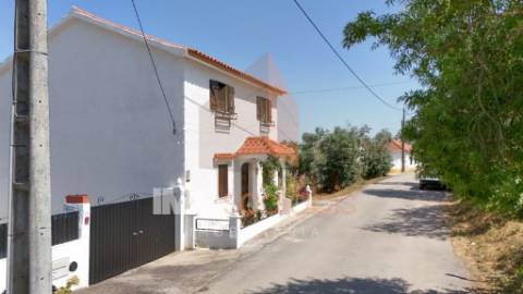 Moradia T5 com Terreno para Cultivo em Abitureiras, Santarém