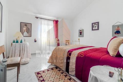 Moradia T5 com Terreno para Cultivo em Abitureiras, Santarém