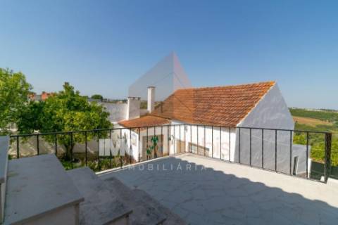 Moradia T5 com Terreno para Cultivo em Abitureiras, Santarém