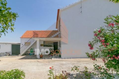 Moradia T5 com Terreno para Cultivo em Abitureiras, Santarém