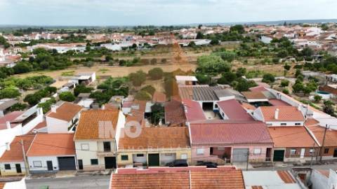 Conjunto 3 Moradias Independentes, Alpiarça – Ideal para Remodelação-Potencial de Rentabilidade
