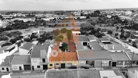 Conjunto 3 Moradias Independentes, Alpiarça – Ideal para Remodelação-Potencial de Rentabilidade