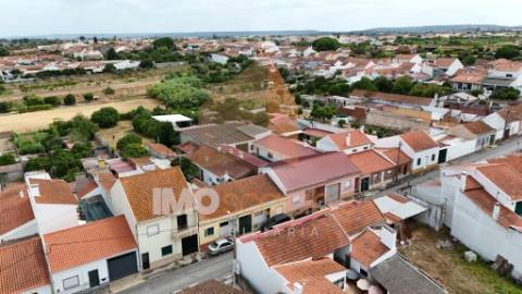 Conjunto 3 Moradias Independentes, Alpiarça – Ideal para Remodelação-Potencial de Rentabilidade