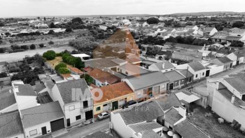 Conjunto 3 Moradias Independentes, Alpiarça – Ideal para Remodelação-Potencial de Rentabilidade