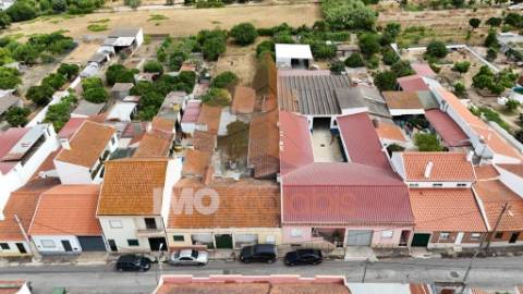 Conjunto 3 Moradias Independentes, Alpiarça – Ideal para Remodelação-Potencial de Rentabilidade