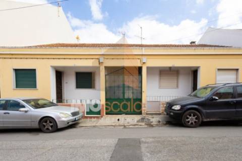 Conjunto 3 Moradias Independentes, Alpiarça – Ideal para Remodelação-Potencial de Rentabilidade